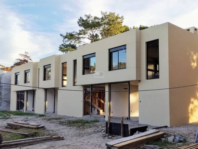 Casas duplex en construcción