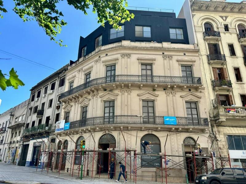 Fachada en obra edificio Danzen